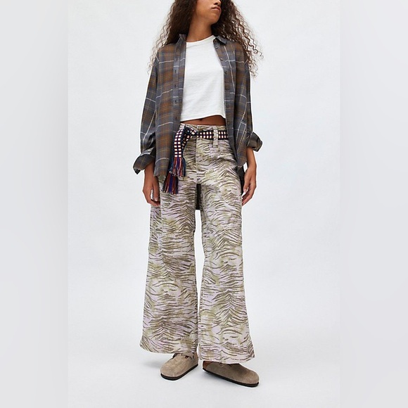 BDG Montana Canvas Pants in Tiger Stripe - Picture 1 of 8